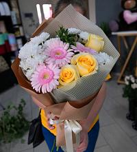 Букет цветов из:  Герберы, Розы и Хризантемы в Большое Новосурино