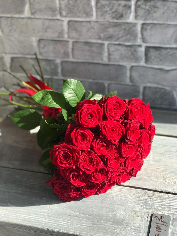 Букет Красные розы Фридом в Большое Новосурино