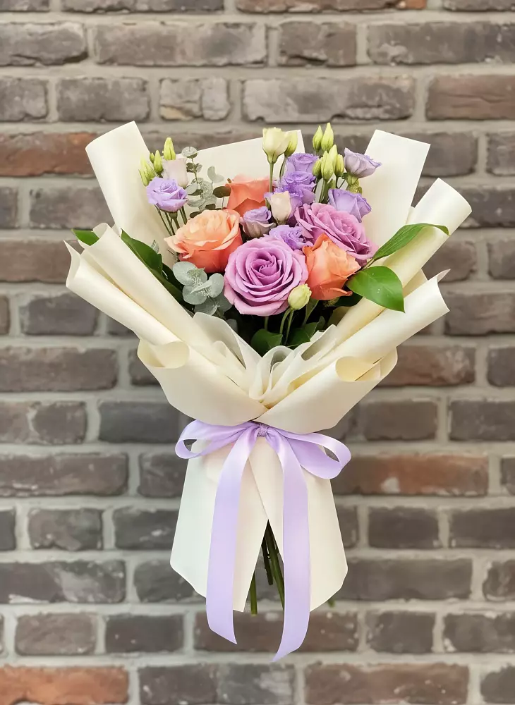 Букет цветов из: Лизиантусы и Розы в Большое Новосурино