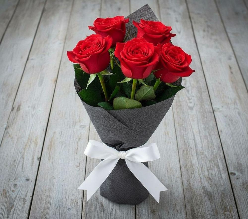Букет 5 Красных роз Эдлесс Лав в Большое Новосурино