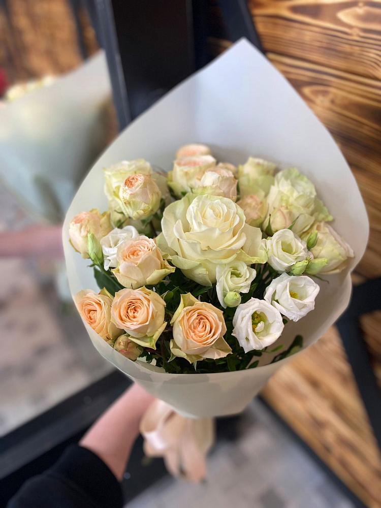 Букет цветов из: Розы и Лизиантусы в Большое Новосурино